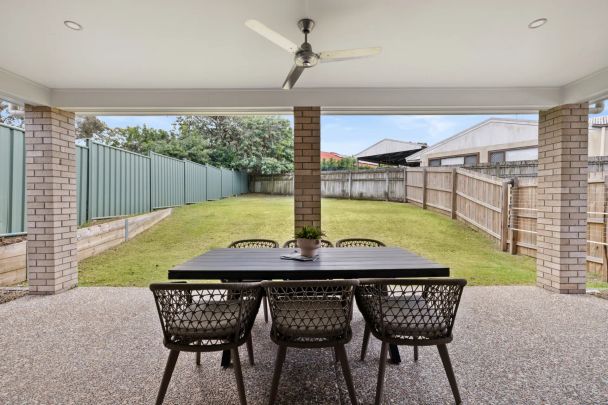 Immaculate Family Home with Ducted Aircon, Solar and Spacious Living ! - Photo 1