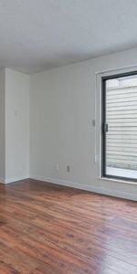 Beautiful studio available! -$1800 - Photo 4