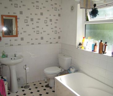 3 bedroom terraced house to rent - Photo 5