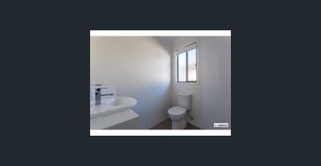 PET FRIENDLY - Low Maintenance, Duplex with Courtyard! - Photo 2