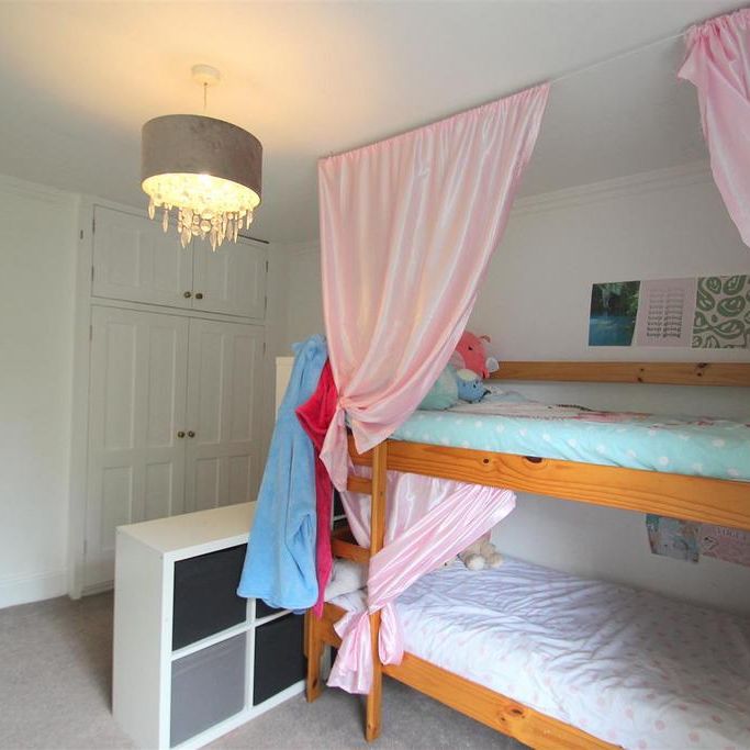 4 bedroom character property to rent - Photo 1
