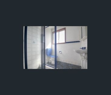 Huge Family Home - Photo 6