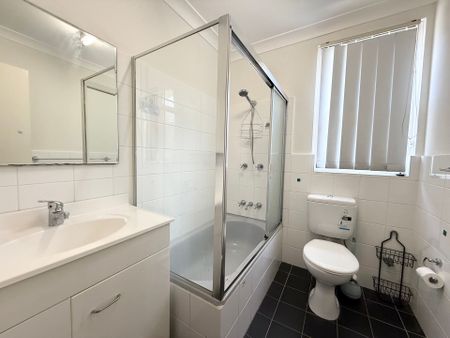 Two Bedroom Unit in Beach side Location! - Photo 4