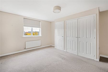 **6 MONTH LETTING**Modern 4 bedroom detached house on the edge of Great Western Park in the 'Welford' style originally built by Taylor Wimpey. - Photo 5