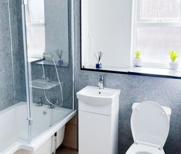 1 bedroom in a flat share to rent - Photo 5