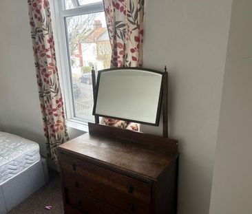 Room in a Shared House, Bickersteth Road, SW17 - Photo 5