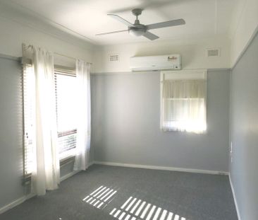 Cosy Two Bedroom Home in Great Location! - Photo 1