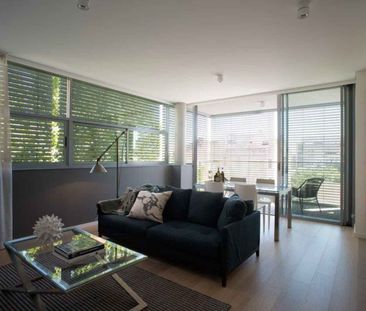SUPERB LOCATION IN BOUTIQUE BUILDING - Photo 1