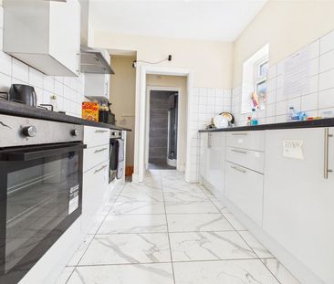 London Road, Isleworth, Middlesex, TW7 - Photo 4