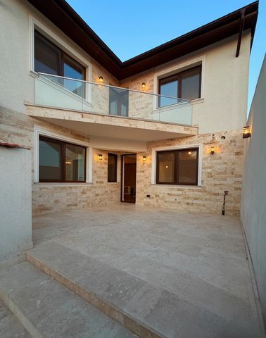 Casă 5 camere 3 băi finisaje lux zona metrou laminorului - Photo 2