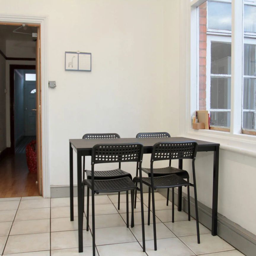 Queens Road (4 bed) - Photo 1