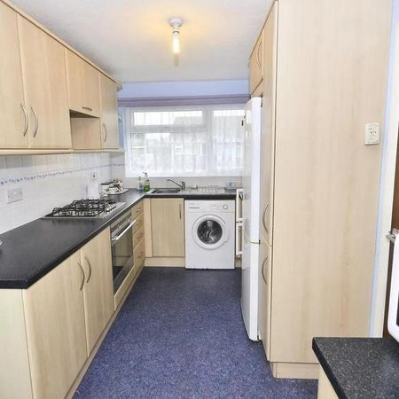 2 bedroom semi-detached bungalow to rent - Photo 3