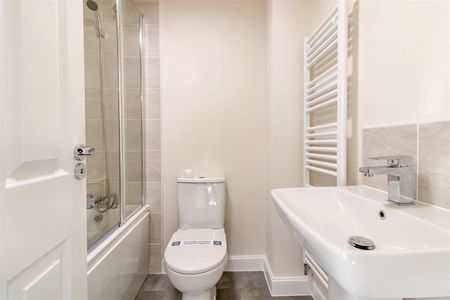 3 Bedroom House - Semi-Detached - Photo 2