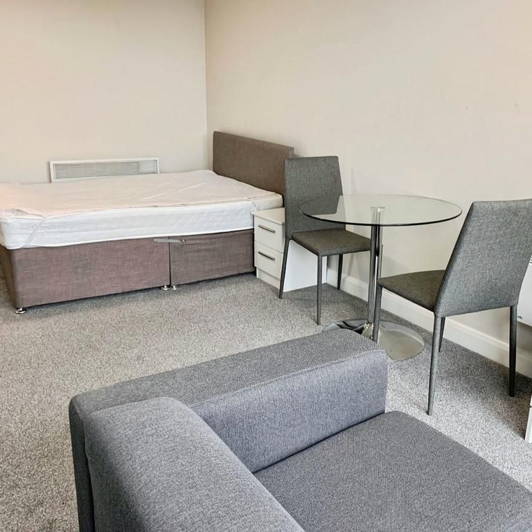 Studio to rent - Photo 1