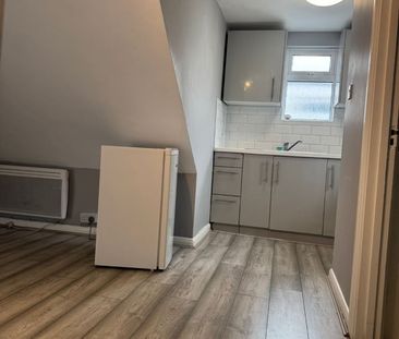 2 Bed Flat, Hallswelle Road, NW11 - Photo 4