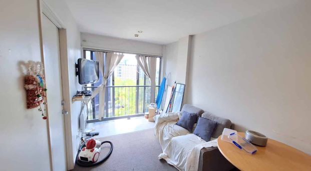 Single Bedroom to rent in Shared Apartment - Photo 1