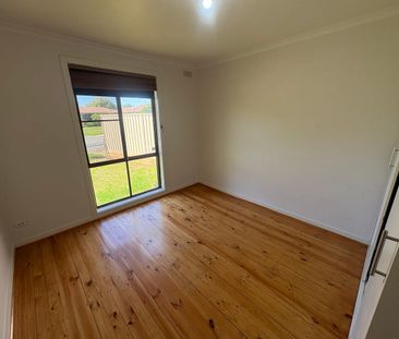 3 Bedroom Home with Large Backyard! - Photo 3