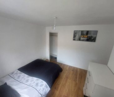 Room in a Shared House, London, SE13 - Photo 3