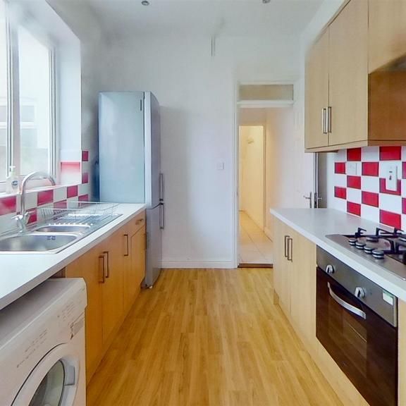 5 bedroom private hall to rent - Photo 1