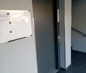 Wir vermieten eine 2 Zimmer-Wohnung mit Loggia, Aufzug und ca. 52 m... - Foto 1