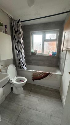 1 bedroom in a house share to rent - Photo 1