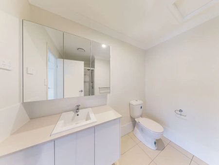 “3 Bedroom Townhouse” - Photo 2