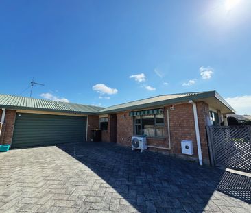 Located in the sought-after Flagstaff area, this lovely home at 5 C... - Photo 1