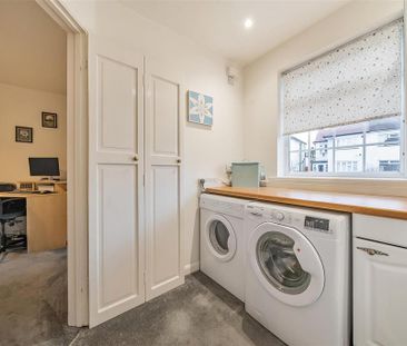 4 bedroom semi-detached house to rent - Photo 4