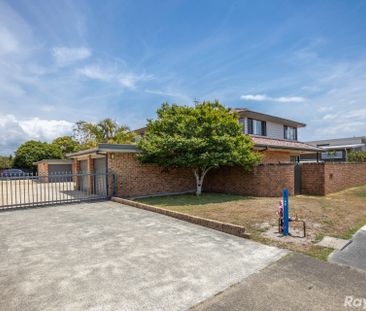 SPACIOUS 3 BEDROOM TOWNHOUSE!! - Photo 3