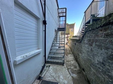 4 bedroom terraced house to rent - Photo 2