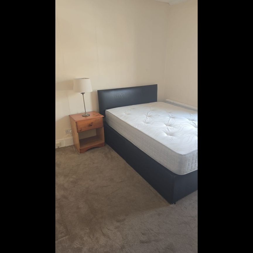 Room in a Shared House, Edgehill Street, RG1 - Photo 1