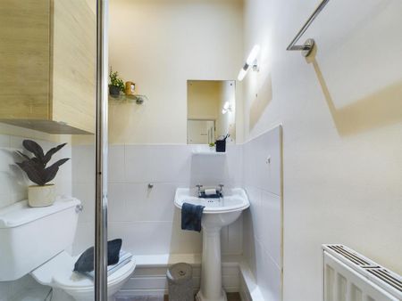 1 bedroom in a house share to rent - Photo 5