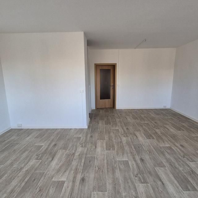 Wohnung mit Einbauküche und schönem Ausblick!! - Photo 1