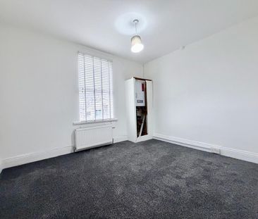 3 bedroom end of terrace house to rent - Photo 5