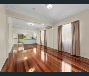 31 East Street, Camp Hill QLD, Belconnen - Photo 1