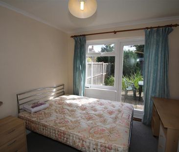 4 bedroom end of terrace house to rent - Photo 4
