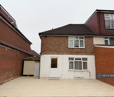 4 bedroom semi-detached house to rent - Photo 5