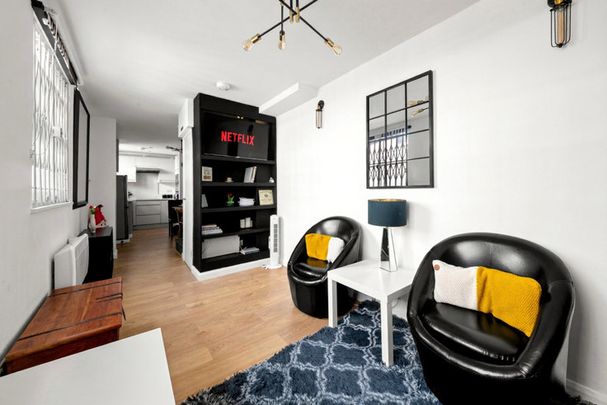 London Mews - Photo 1