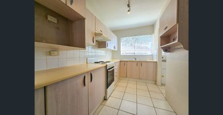 Convenient Living in Macquarie Fields in Selective School Catchment - Photo 4