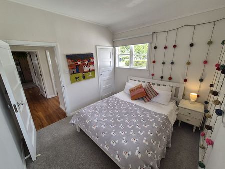 Sunny 2.5 bedroom with office & garage - Photo 4