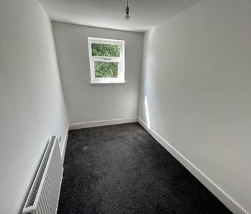 3 bedroom end of terrace house to rent - Photo 2