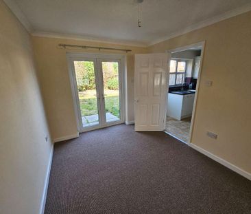 4 bedroom semi-detached house to rent - Photo 3