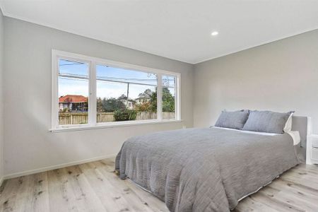 Newly Renovated 3BR Home Near Middlemore Hospital - Photo 2