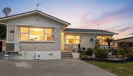 Renovated Three Bedroom - Photo 4