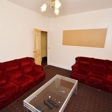 Student 4 Bedroom house furnished close to nottingham trent university - Photo 1