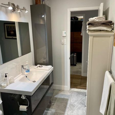 À LOUER | SUPERBE 4 1/2 RÉNOVÉ | VIEUX-ROSEMONT | 2 CHAMBRES - Photo 4