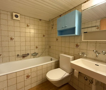 Grosszügige 2.5-Zimmerwohnung im Erdgeschoss mit Terasse - Foto 2