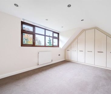 A five bedroom detached family home with a substantial garden and f... - Photo 6