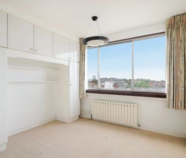 4 bedroom flat in 7-9 Avenue Road - Photo 4