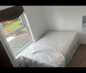 Room in a Shared House, Atherley Road, SO15 - Photo 1